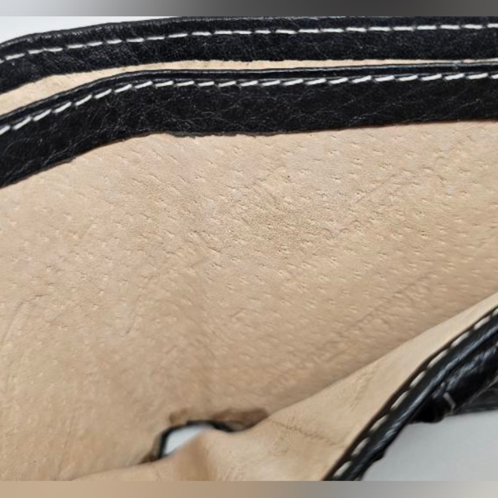 SALVATORE FERRAGAMO TEXTURED LEATHER BIFOLD WALLET with Silvertone LOGO - Picture 7 of 7